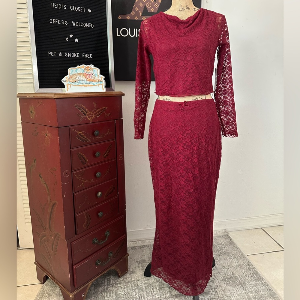 🆕Madden Girl Burgundy Lace Skirt Set